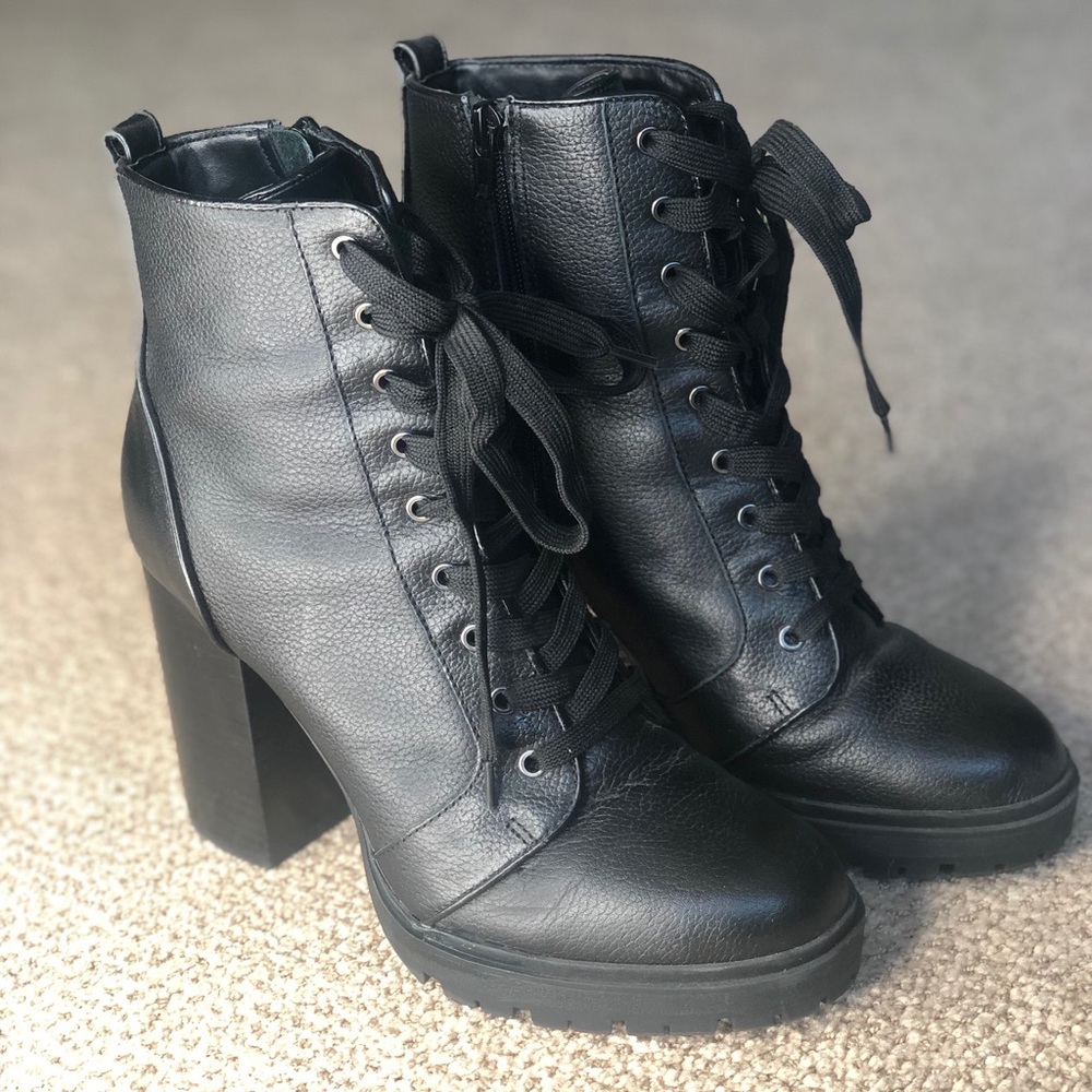 Steve Madden Lace up boots